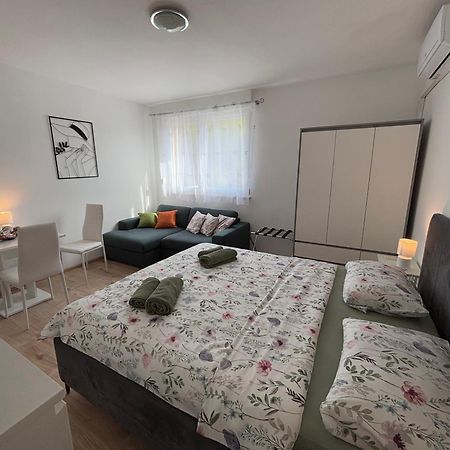 App Karla Apartment Pula Exterior photo
